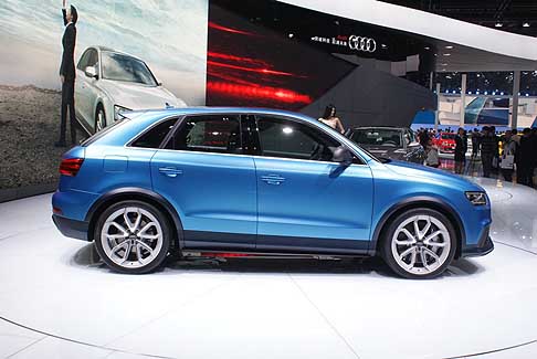 Audi - Il potentissimo 2.5 TFSI della Audi RS Q3 concept abbina due del brand: l’iniezione diretta di benzina e la sovralimentazione turbo. Il cambio S tronic a sette rapporti trasmette la coppia del 2.5 TFSI.  width=