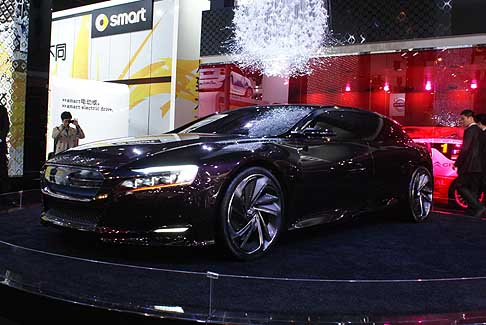 Citroen - Citroen Numero 9 concept dotata di tecnologia Full-hybrid Plug-in che associa ad un motore diesel (o benzina) un motore elettrico da 70 CV width=