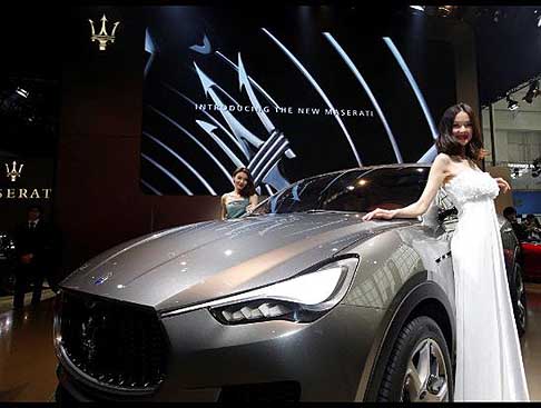 Maserati - Maserati Kubang concept SUV e hostess al Beijing Autoshow 2012 width=