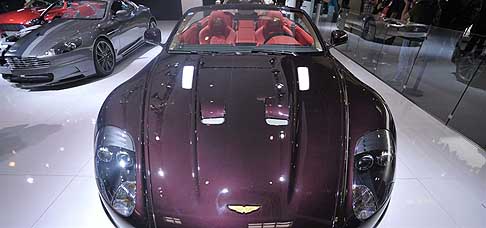 Aston Martin - Aston Martin DBS Volante equipaggiata con il famoso 12 cilindri a V made in Gaydon capace di 517 cavalli e 570 Nm width=