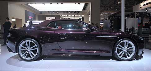 Aston Martin - Aston Martin DBS Volante con motore da 12 cilindri a V in grado di erogare 517 CV width=