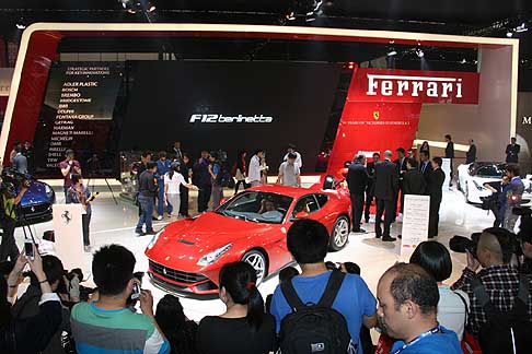Ferrari - Ma il fiore all’occhiello del made in Italy non dimentica la tecnologia e mostra nella terra del Dragone, in anteprima mondiale, l’evoluzione della vettura laboratorio HY-KERS. width=