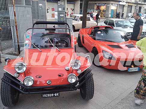 Auto Classic Tour - Volkswagen Buggy e Supercar Lotus esposte a Piazza Giuseppe Garibaldi di Acquaviva delle Fonti - Bari. Manifestazione itinerante Le Perle del Sud 2025