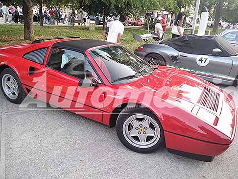 Auto Classic Tour - Auto Classic Tour Ferrari storica in bella mostra a Piazza Giuseppe Garibaldi di Acquaviva delle Fonti - Bari. Evento itinerante Le Perle del Sud 2025