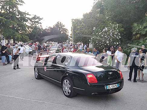Auto Classic Tour - Sflita auto storiche e Bentley luxury cars in Piazza Garibaldi ad Acquaviva delle Fonti - Bari manifestazione Le Perle del Sud 2025