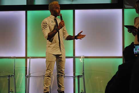 Petronas Syntium con tecnologia CoolTech - Leiws Hamilton Testimonial di Petronas Syntium