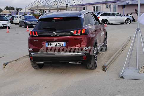 Peugeot Driving Experience 2016 - Peugeot 3008 suv con funzione Peugeot Grip Control al Peugeot Driving Experience all´Autodromo del Levante
