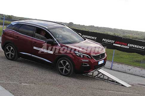 Peugeot Driving Experience 2016 - Peugeot 3008 suv su rampe e pedane al Peugeot Driving Experience all´Autodromo del Levante