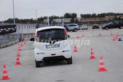 Peugeot - Test drive per la mobilità sostenibile con la Peugeot iOn auto elettrica