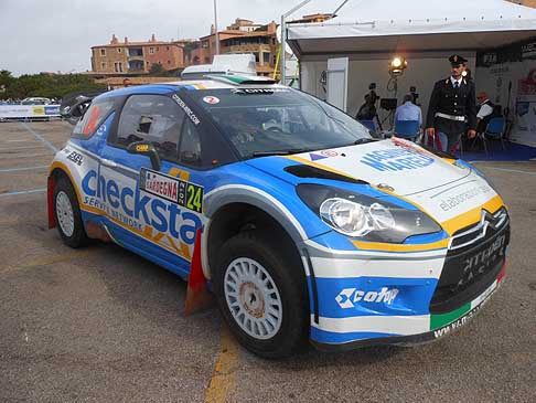 Rally WRC - L´Italiano Luca Pedersoli, decimo con la Citroen DS3 WRC sul traguardo al Rally WRC in Sardegna. Foto by Automania width=