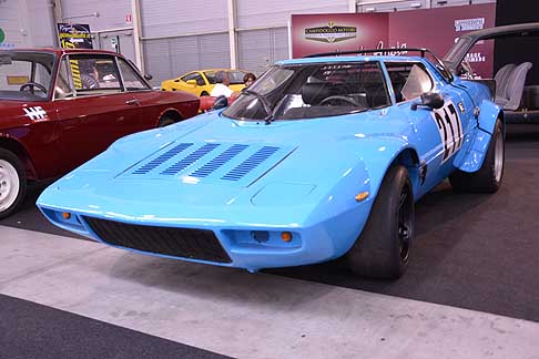 Lancia - Per il 2015 e più precisamente dal 9 all'11 ottobre prossimi, l'appuntamento si rinnova e vede le vetture da sogno affiancate da affascinanti modelle. width=