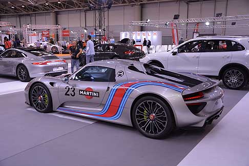 Porsche - Ben 42.800 i visitatori si sono avvicendati nell’area dedicata a questi speciali tre giorni, riservati alla prima edizione del salone dell'auto non convenzionale.  width=