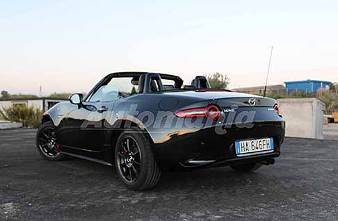 Mazda - Mazda MX-5 roadster con motore benzina Skyactive G test drive by Automania. Scopri la new roadster Mazda MX-5 Skyactive G prova su strada. Non perdere le Foto esclusive di Automania.it!