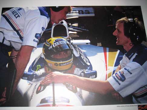 20 anni dalla scomparsa di Senna - Mostra fotografica a Imola Ayrton Senna con i tecnici width=