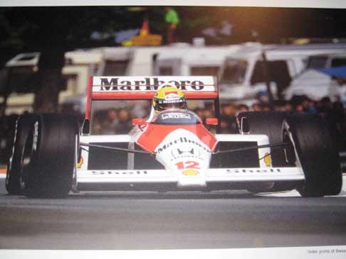 20 anni dalla scomparsa di Senna - Mostra fotografica in memorativa di Ayrton Senna sulla monoposto Honda turbo width=