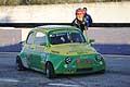 Lo sfortunato Giordano Pietro che a bordo della Fiat 500 n.5 al 22° giro ha dovuto accostare a bordo pista e spingere a mano la sua vettura nel parco chiuso a fine gara