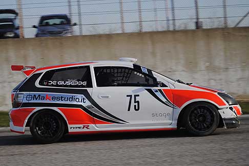 Trofeo Autodromo del Levante - Honda Civic Type R del pilota Raffaele De Giuseppe giunto terzo sul circuito di binetto per la 3^ prova del Trofeo Autodromo del Levante 2014 width=