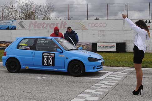 Gare categorie Turismo Trofeo del Levante - Pole Positione Peugeot 106 di Molinari danny che vince anche la gara al 1° Trofeo Autodromo del Levante prima tappa width=