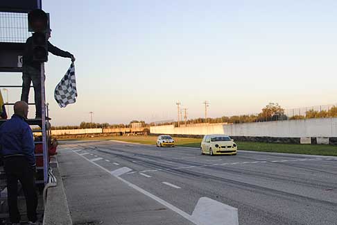 Minicar e Trofeo Lupo - Tagliano il traguardo le Volkswagen lupo di Nardulli Davide vincitore, seguito da Mariella Onofrio a meno di 1 secondo width=