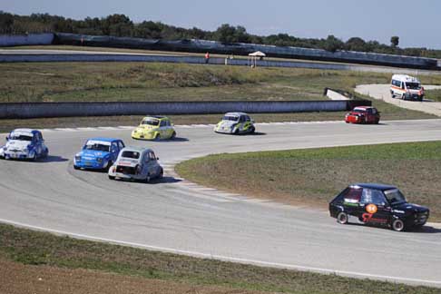 Trofeo Autodromo del Levante - Bagar in pista com Maione Domenico in testa coda dopo un contatto al Trofeo Autodromo del Levante width=