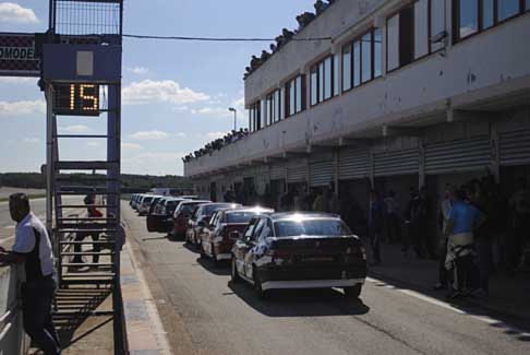 2^ Prova circutio di Binetto - Corsia box trenino vetture categoriaTurismo 1 al Trofeo Autodromo del Levante 2014 - 2^ Prova width=