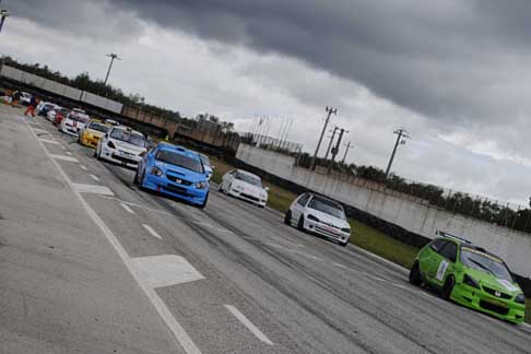 Gare categorie Turismo Trofeo del Levante - Pronti per la partnza categoria Turismo oltre 1600 in pista a Binetto al 1° Trofeo Autodromo del Levante prima tappa width=
