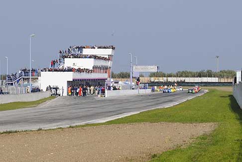 Bicilindriche Gara 1 - Per il 2° Trofeo Autodromo del Levante la 3^ Prova chiude la stagione 2015. Le Minicar delle piccole bombe di casa Fiat hanno dato spettacolo in Gara 1