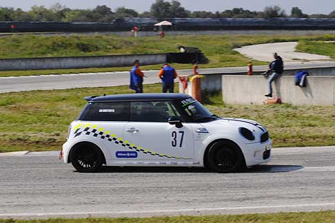 Trofeo Autodromo del Levante 2015 - In gara per il Trofeo Racing Strat la Mini Cooper S del pilota De Matteo Gabrielle vincitore prima tappa del II Trofeo Autodromo del Levante width=
