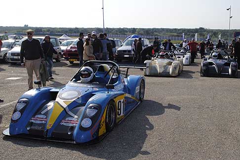 Motorsport - Monoposto formula schierate per entrare in pista al II Trofeo Autodromo del Levante sul tracciato di Binetto width=