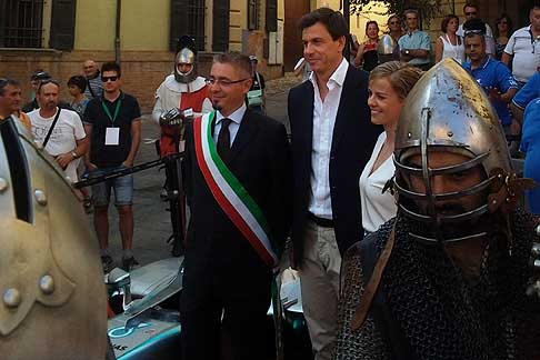 Premiato Toto Wolff - Toto Wolff, la moglie Susie e il Sindaco di Brisighella al 22° Trofeo Lorenzo Bandini width=