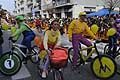 Tutti in bicicletta gruppo mascherato del Carnevale di Putignano 2016