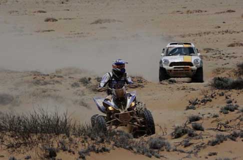 Dakar 2014 - dakar 2014 12^ tappa: quad del driver Mauto Almeida, vettura di Martin Kaczmarski width=
