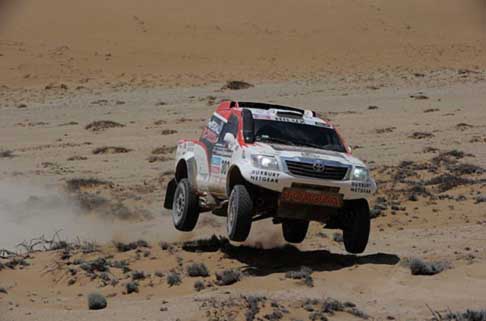Dakar 2014 - dakar 2014 12^ tappa: Toyota di Giniel de Villiers che si riprende la quarta poszione nella classifica generale ai danni di Orlando Terranova width=