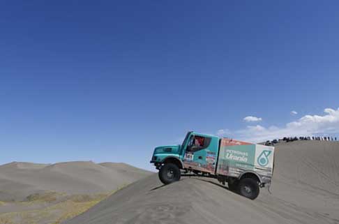 Dakar 2014 - Dakar 2014 2° stage camion Iveco di Gerard De Rooy vincitore di tappa e leader nella classifica generale width=