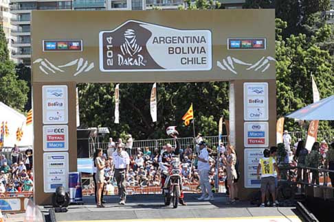 Dakar 2014 - Dakar 2014 partenza del centauro Eric Palante width=