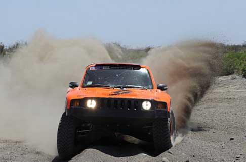 Dakar 2014 - Dakar 2014 Stage 2 la Hummer del driver USA Robby Gordon width=