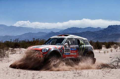 Dakar 2014 - Dakar 2014 stage 4 la Mini del pilota Holowczyz width=