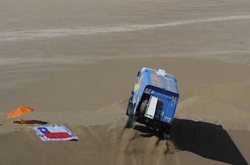 Dakar 2014 - Dakar stage 10: truck Kamaz atmosfere al Rally Raid width=