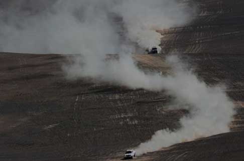 Dakar 2014 - Dakar 2014 stage 11 atmosfere nel deserto car e truck width=
