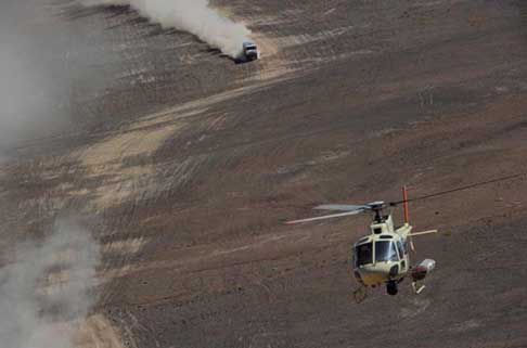Dakar 2014 - Dakar 2014 stage 11 rally atmosfere sul deserto Atacama width=