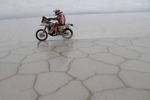 Dakar 2015: Uyuni - Iquique - Biker in gara sulle Saline per 8^ tappa Uyuni - Iquique della Dakar 2015 width=