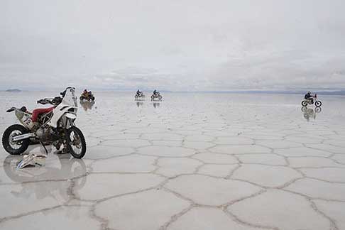 Dakar 2015: Uyuni - Iquique - Quads e moto in azione sulle Saline per 8° stage Uyuni - Iquique della Dakar 2015 width=