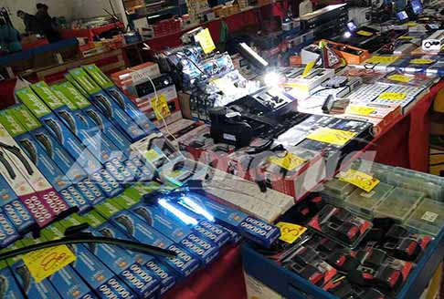 Fiera dell´Elettronica Scandiano - Accessori per auto e spazzole tergiscristalli per differenti modelli di vettura alla Fiera dell'Elettronica di Scandiano. Scopri le Foto!