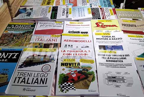 Fiera dell´Elettronica Scandiano - Libri di elettronica in vendita alla Fiera dell'Elettronica di Scandiano in provincia di Reggio Emilia. Guarda le foto!