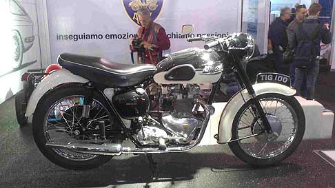 Triumph - Fiera di Padova moto d´epoca Triumph all´evento Auto e Moto d´Epoca 2012 width=
