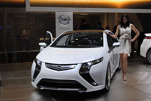 Opel - Opel Ampera al salone di Ginevra width=