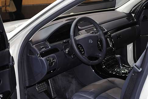 Maybech - Interni e volante dell´auto di lusso Maybech Landaulet width=