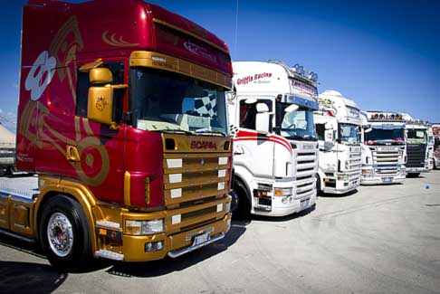 Trucks - Camion tuning a BInetto presso all´Autodromo del Levante width=