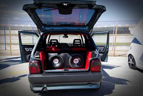 Levante Tuning Day - Levante Tuning Day 2013: impianto subwoofer nel codano all´Autodromo del Levante width=