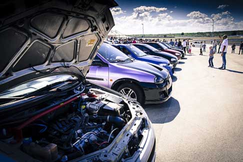 Tuning - Panoaramica vetture tuning all´Autodromo del Levante di Binetto. Foto by Angelo Scalera width=